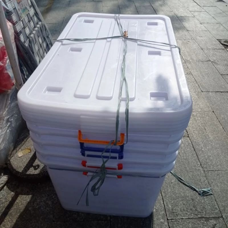 mua sỉ số lượng lớn thùng vuông 90 có bánh xe