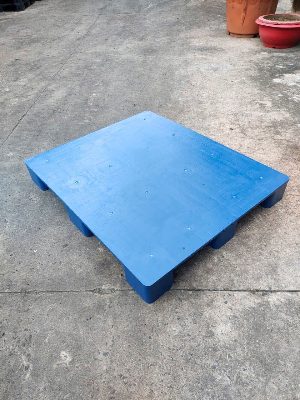 pallet nhựa 9 chân gù mặt bít