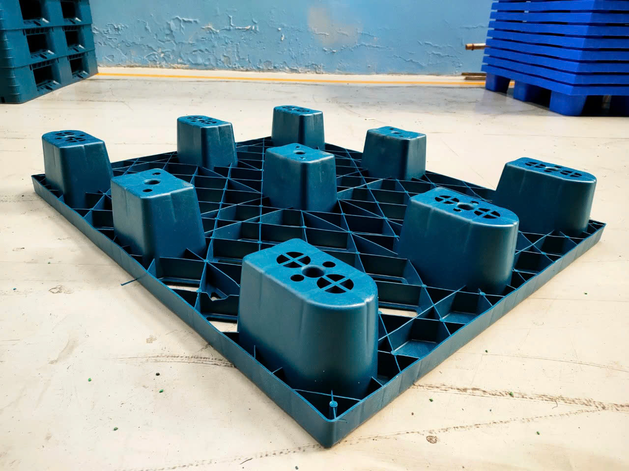 pallet nhựa để kê hàng hóa giá sỉ tại HCM