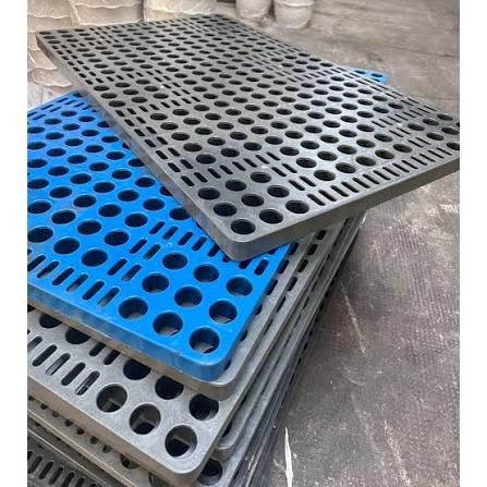 pallet-nhua-lot-san